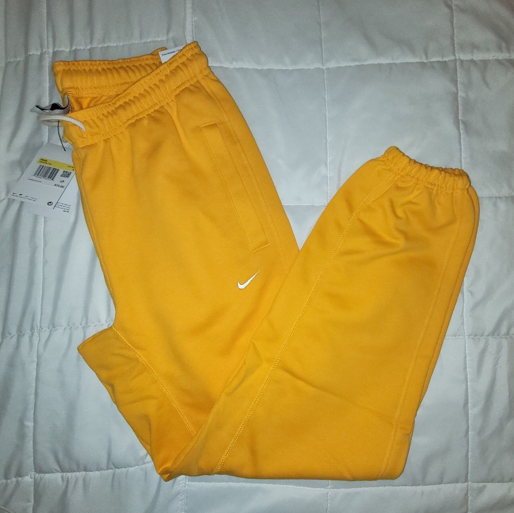 Nike Standard Issue Joggers